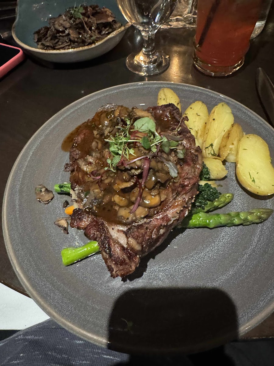 112 Restaurant & Lounge