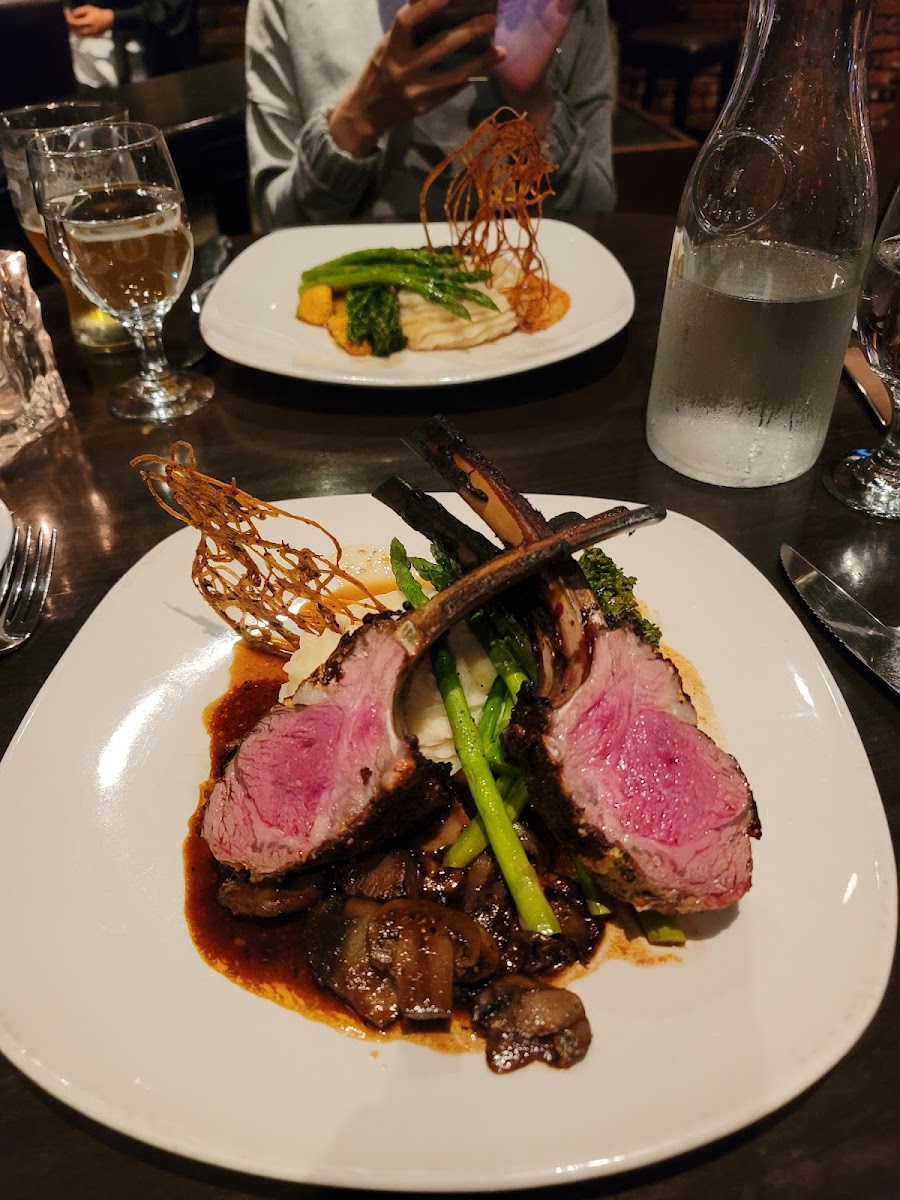 112 Restaurant & Lounge