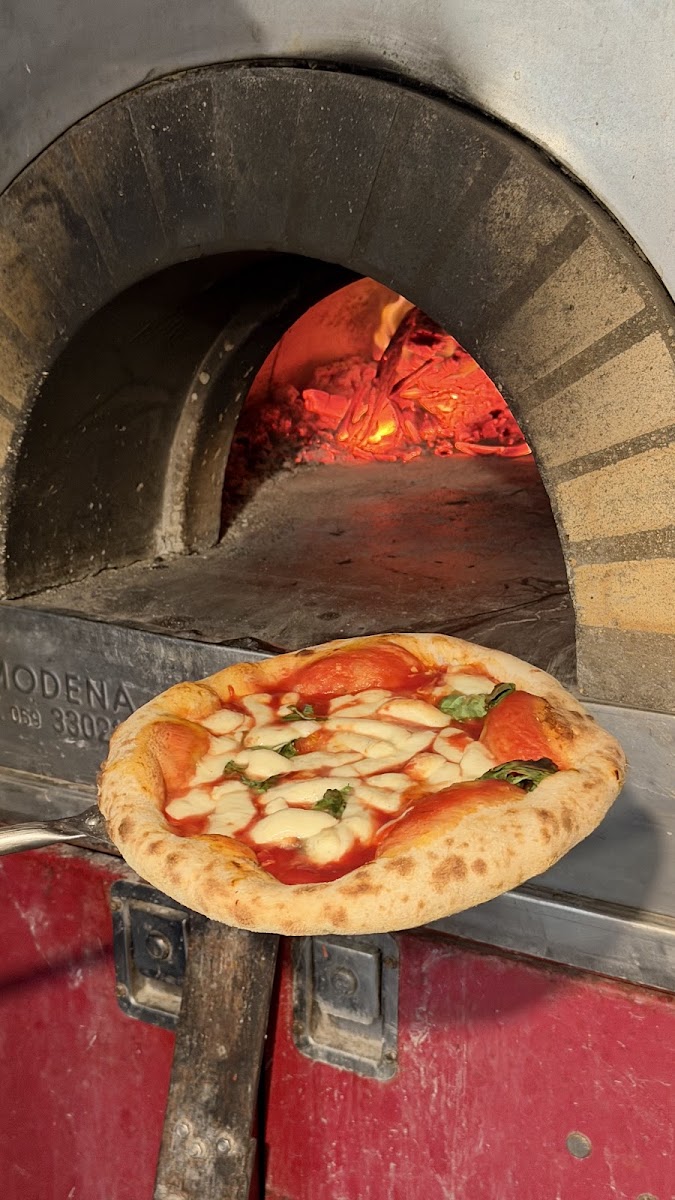 Abe’s Wood-Fired Pizza