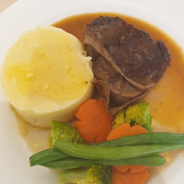 Fillet Mignon with Mashed Potatoes and Mixed Vegetables