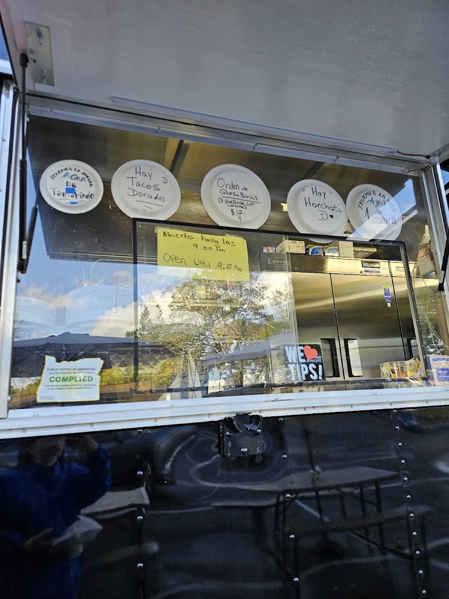Alvaros Tacos (Tigard)