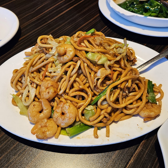 Shanghai Style Soft Noodles with Pork & Shrimps