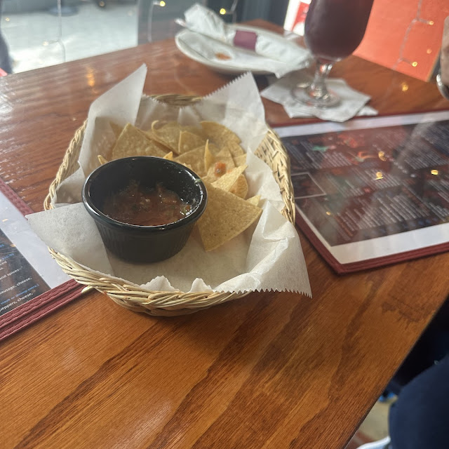 Nachos Con Salsa Roja