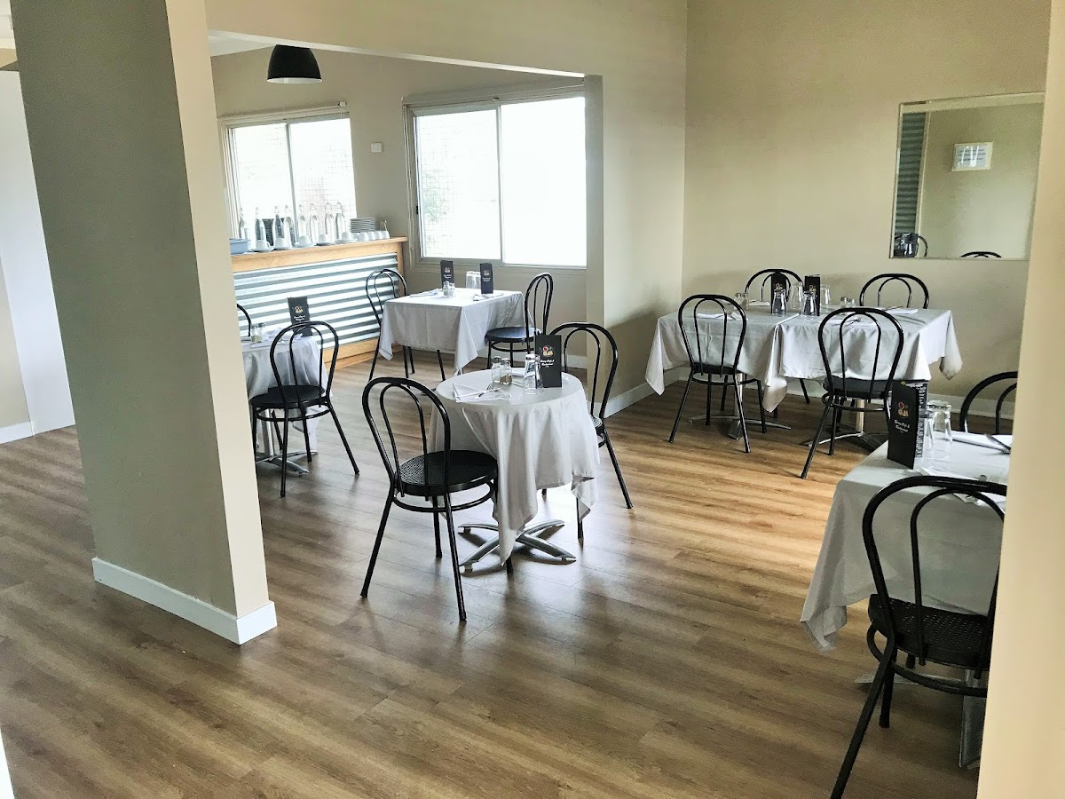 Barny Cafe & Restaurant