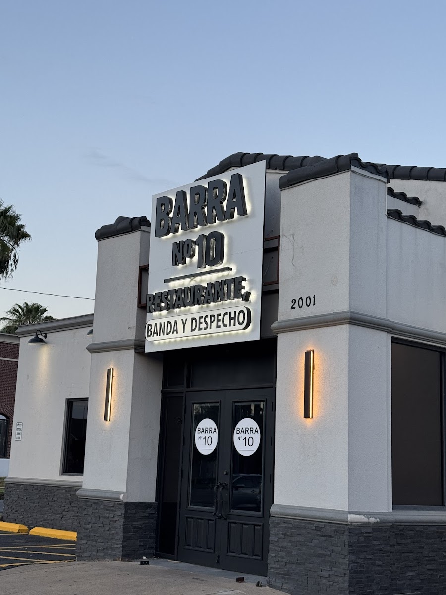 Barra 10 restaurant