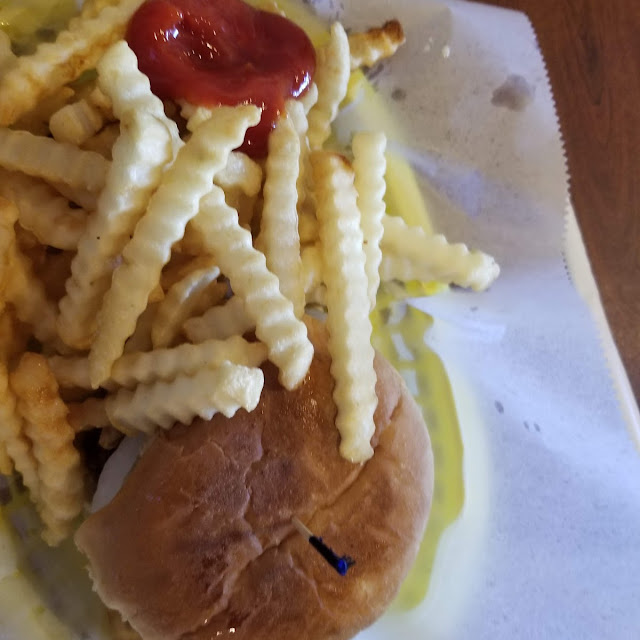 Hamburger Mayo Lettuce and Tomato with Fries