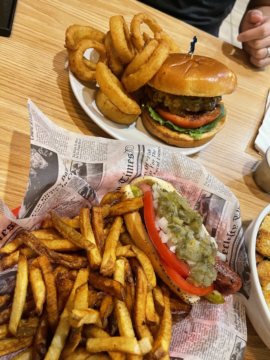 Benchwarmers Sports Bar & Grill