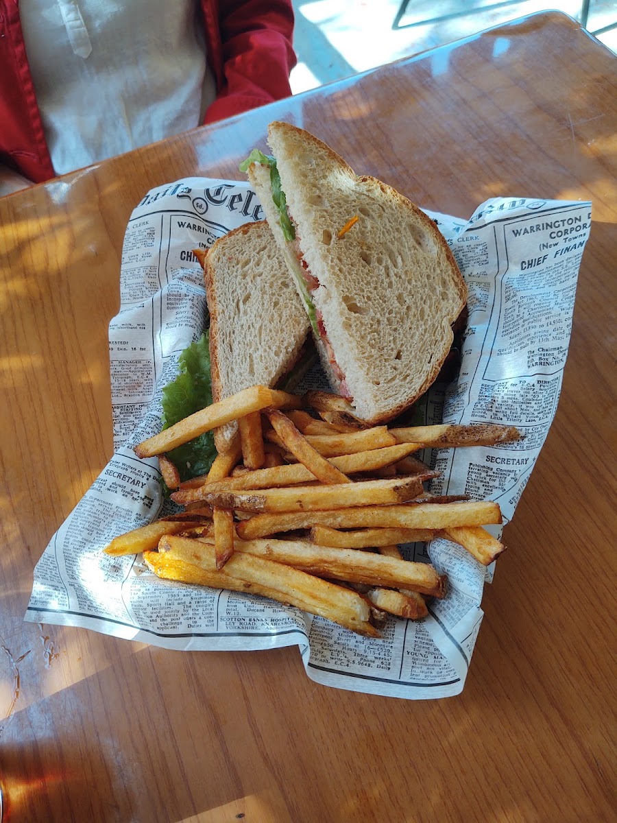 Benchwarmers Sports Bar & Grill