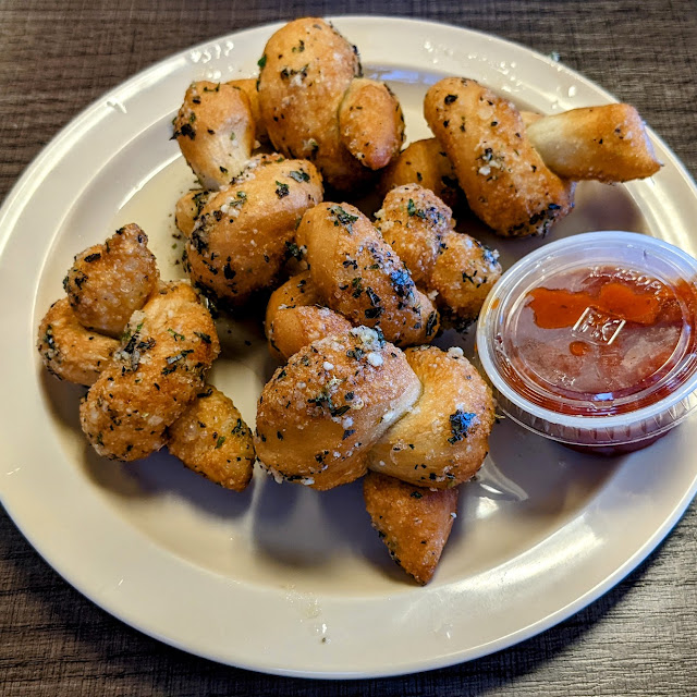 6 Garlic Knots