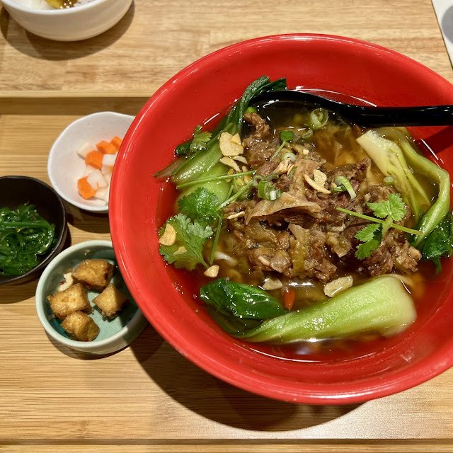 braised beef shank noodle soup veggie bonito 高汤牛腱子汤面 配青菜 鲣鱼素汤底