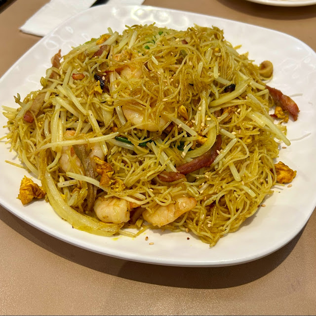 Singapore Fried Vermicelli with BBQ Pork and Shrimps