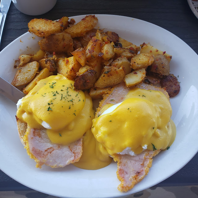 Eggs Benedict with Peameal Bacon