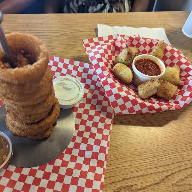 Crispy Onion Rings with Dipping Sauce