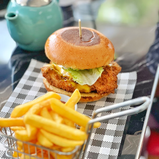 Southern Fried Chicken Burger Signature