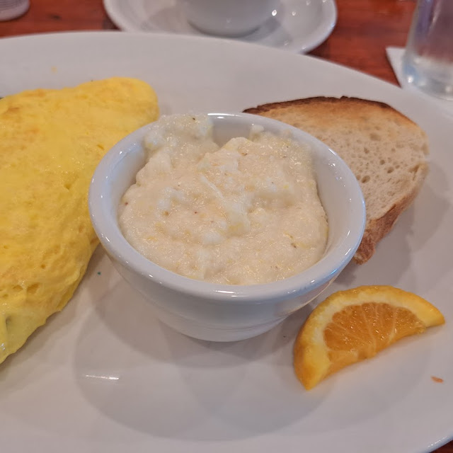 Omelette White Cheddar Grits