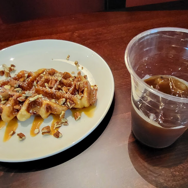 Caramel Croffle & Ice Americano Coffee