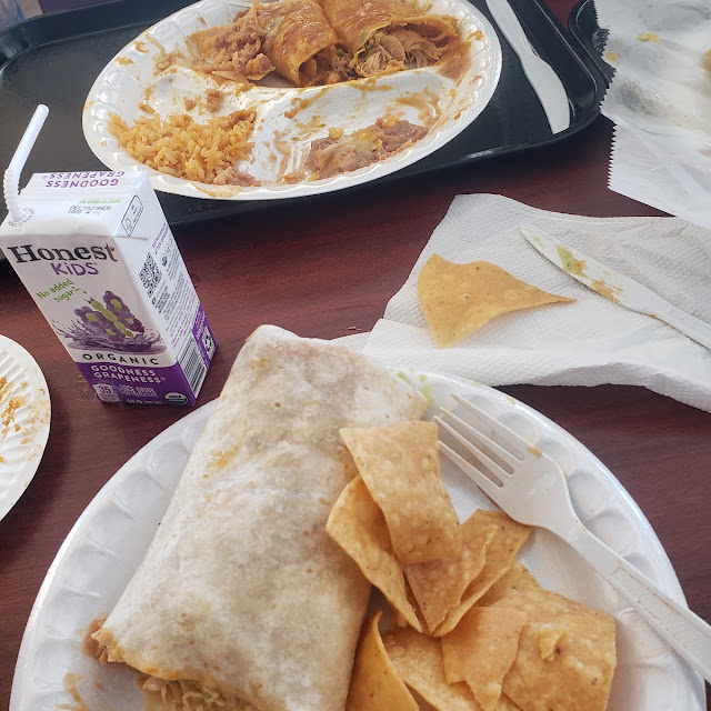Avacado Barritto & Fresh Tortilla Chips