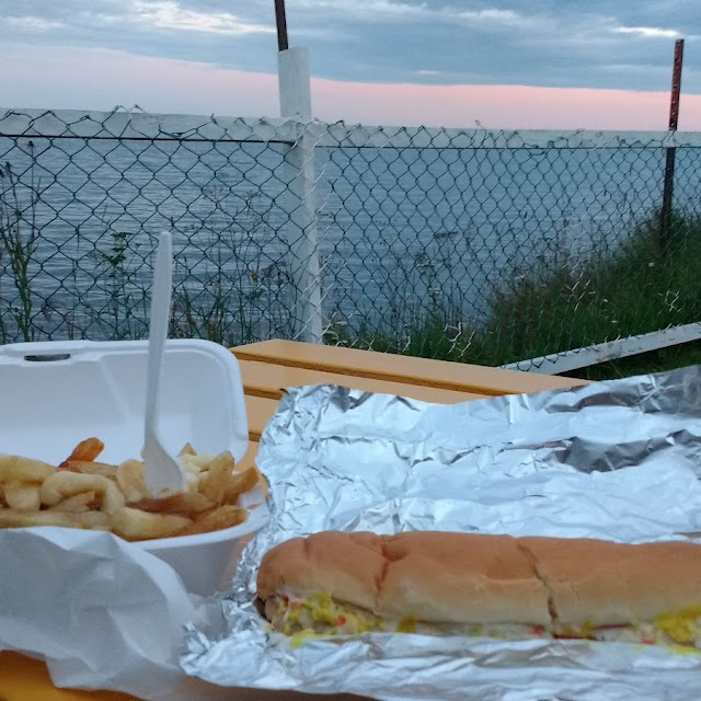 Moyenne Poutine Et Sous-marin
