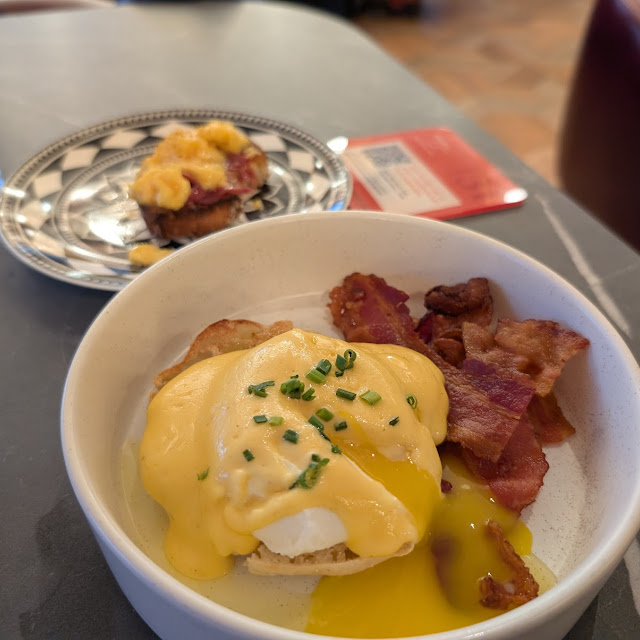 Eggs Benedict