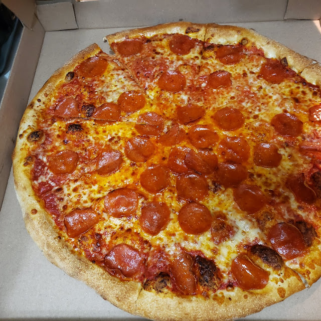 Large Pepperoni Pizza