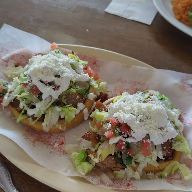 Sopes De Carnitas