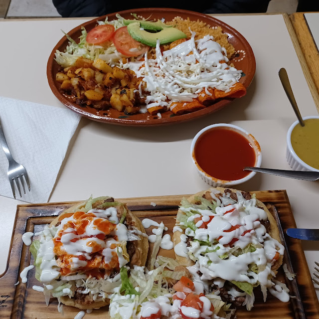 Sopes Y Enchiladas Rojas