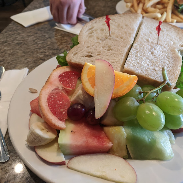Twin Peaks Sandwich with Fruit