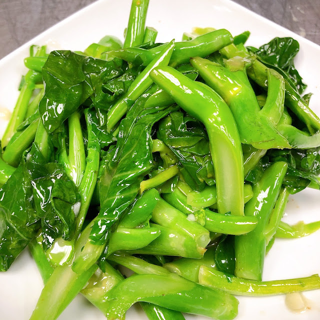 Sauteed Bok Choy with Garlic Sauce 蒜香青江菜