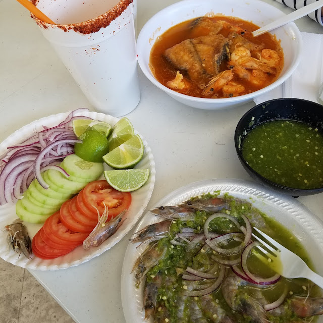 Agua Chiles Sopa De Pezcado Y Una Michela