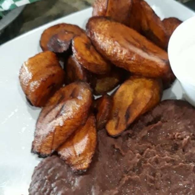 Platanos Fritoscon Fríjoles