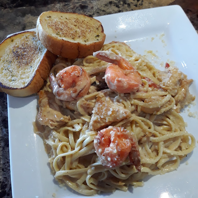 Camarones Con Pollo a La Carbonara