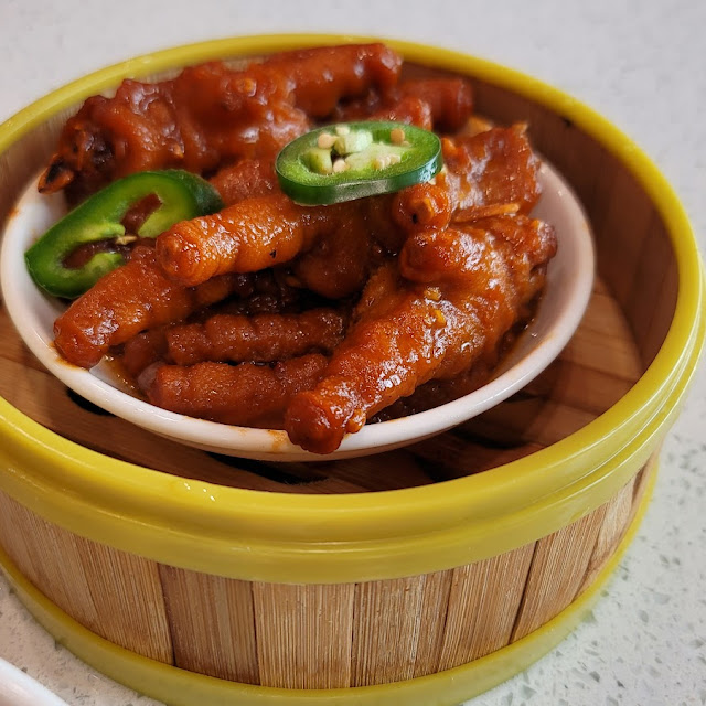 Steamed Chicken Feet in Brown Sauce 鮑汁鳳爪