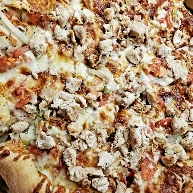 White Pizza with Chicken and Bacon