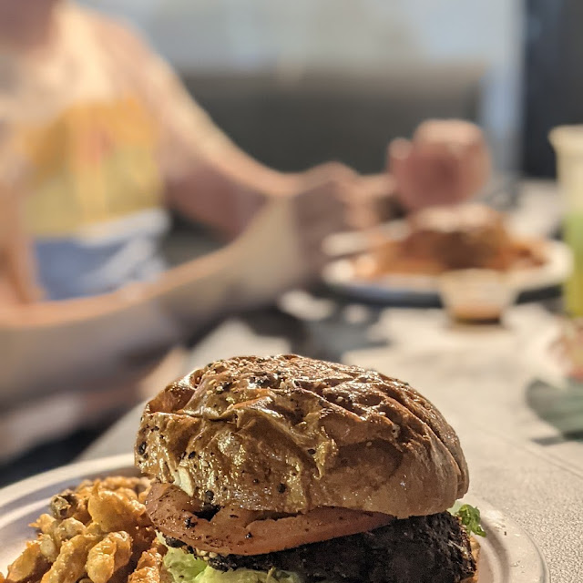 Provenza Mighty Burger