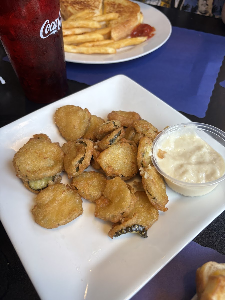 Dina's By The Sea