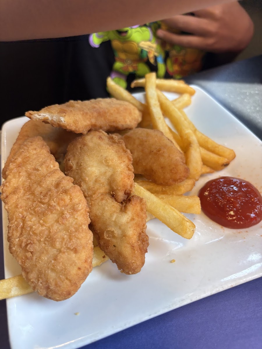 Dina's By The Sea