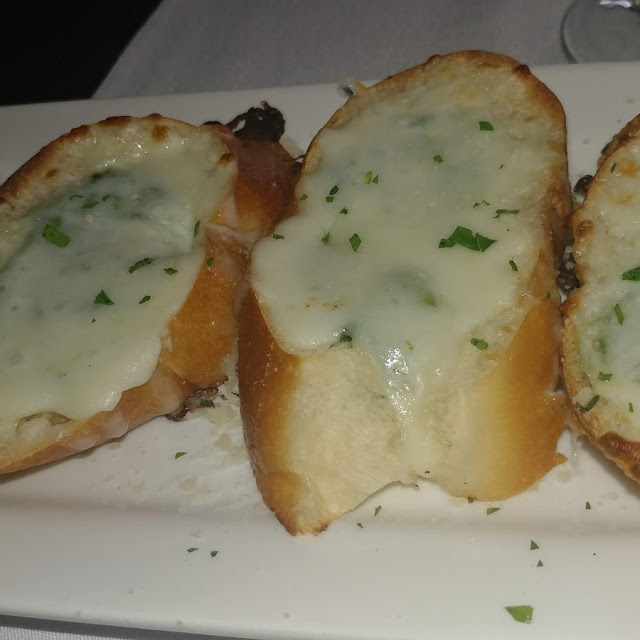 Pesto Garlic Bread with Cheese