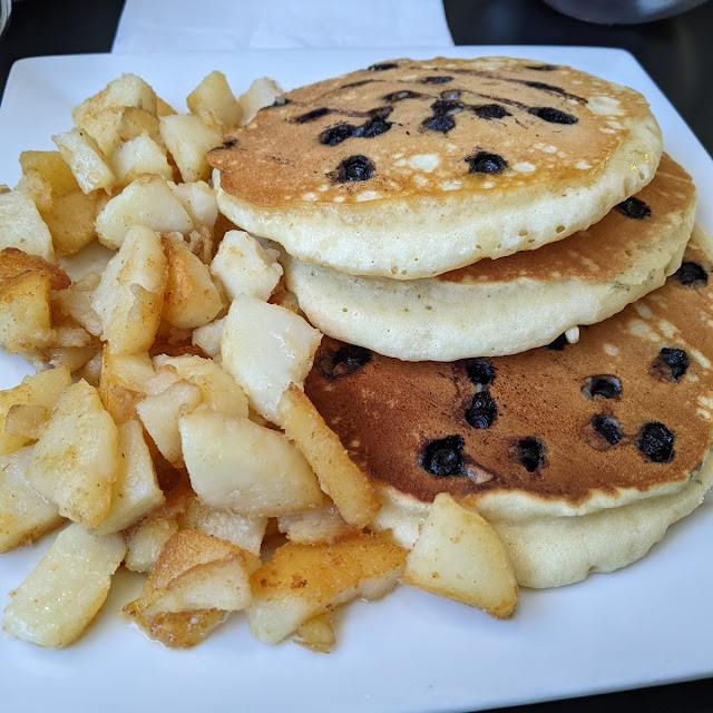 Blueberry Pancakes & Homefries