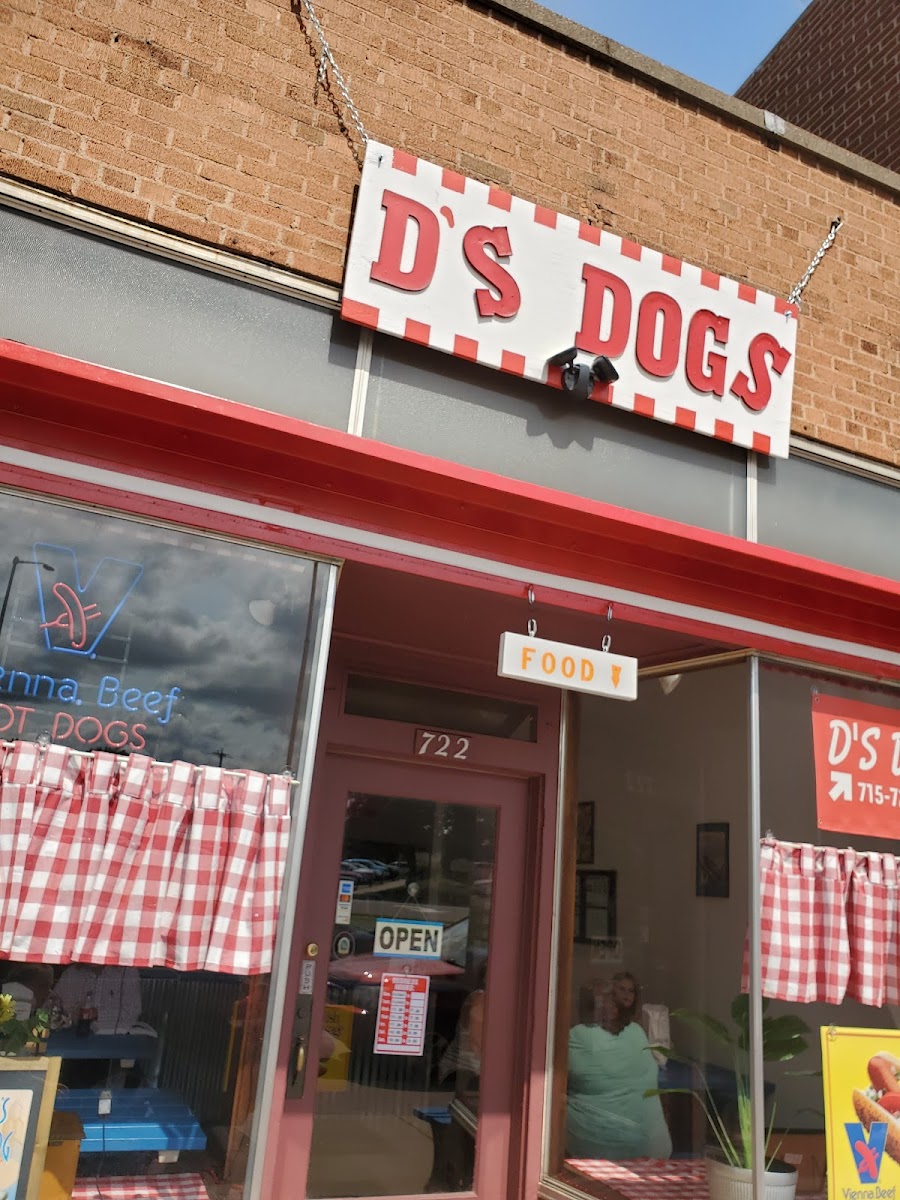D’s Dogs & Pizza