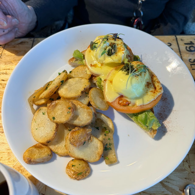 Avocado Eggs Benedict