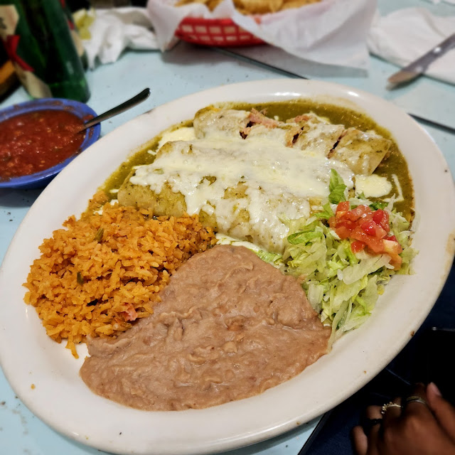 Enchiladas De Mole Poblano De Pollo