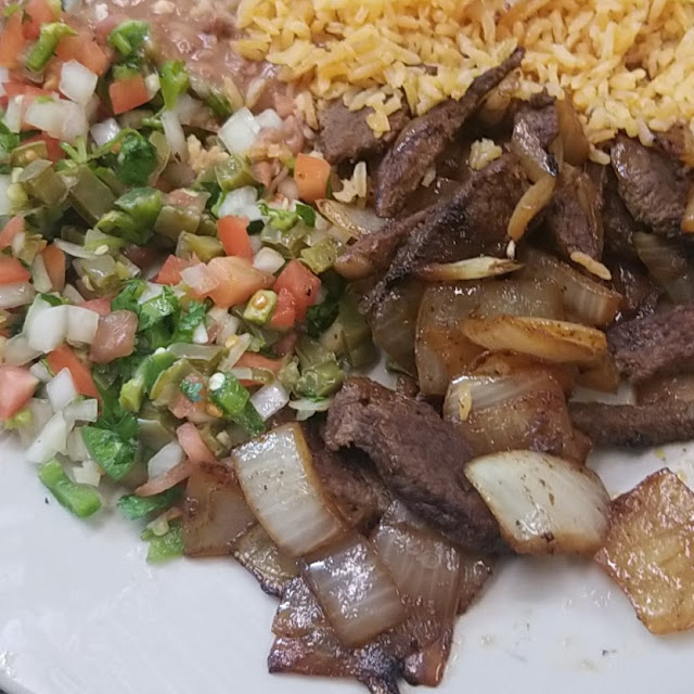 Carne Asada Con Nopales Frijoles Y Arroz