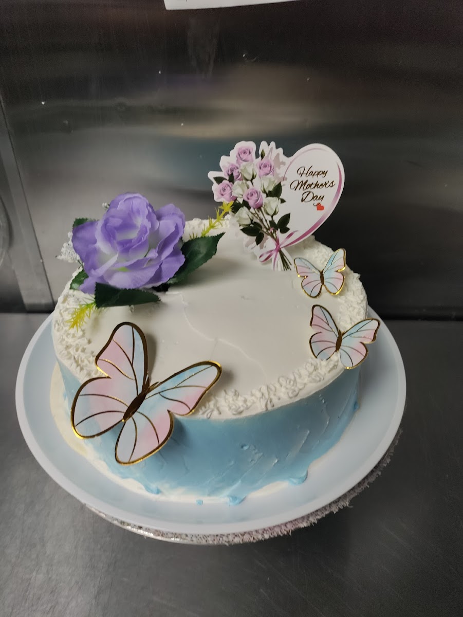 El Chantilly Bakery