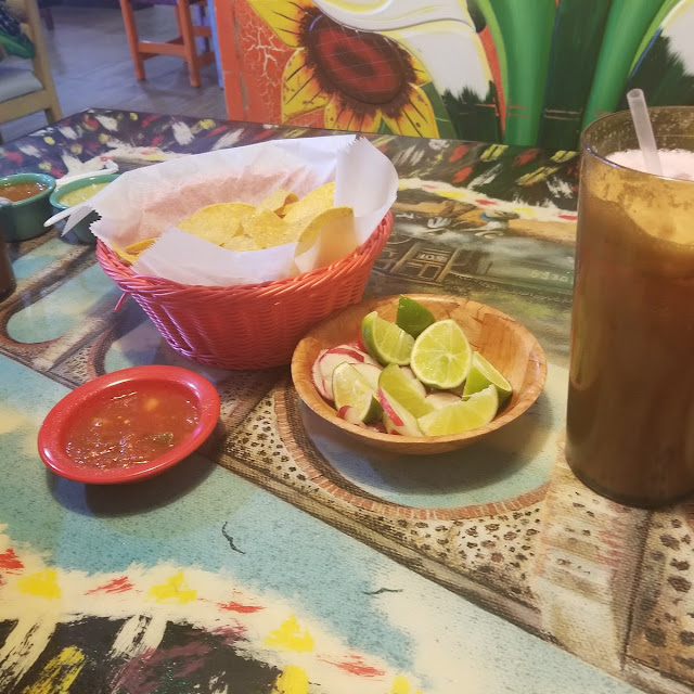Agua De Fresa Y Horchata