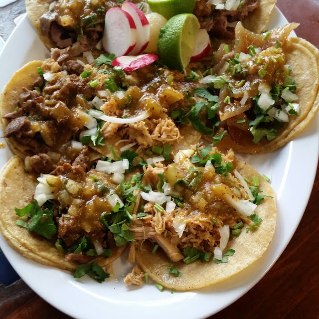 Tacos De Cueritos Carnitas Y Pollo