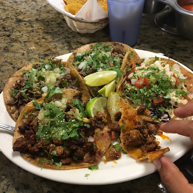 Tacos de Cabeza Y Taco de Pastor Arroz Y Frijoles