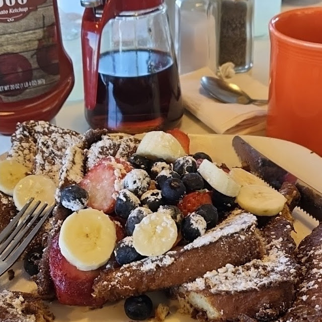 French Toast with Fresh Fruit