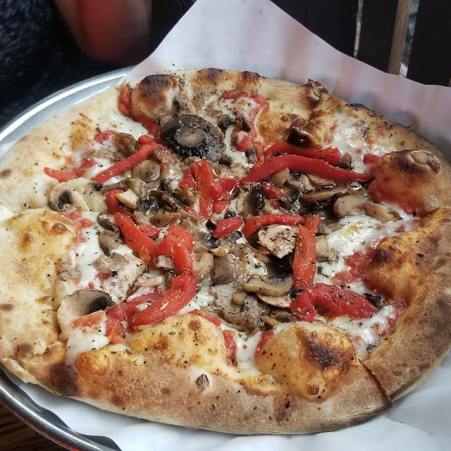 Faccia Luna Pizza