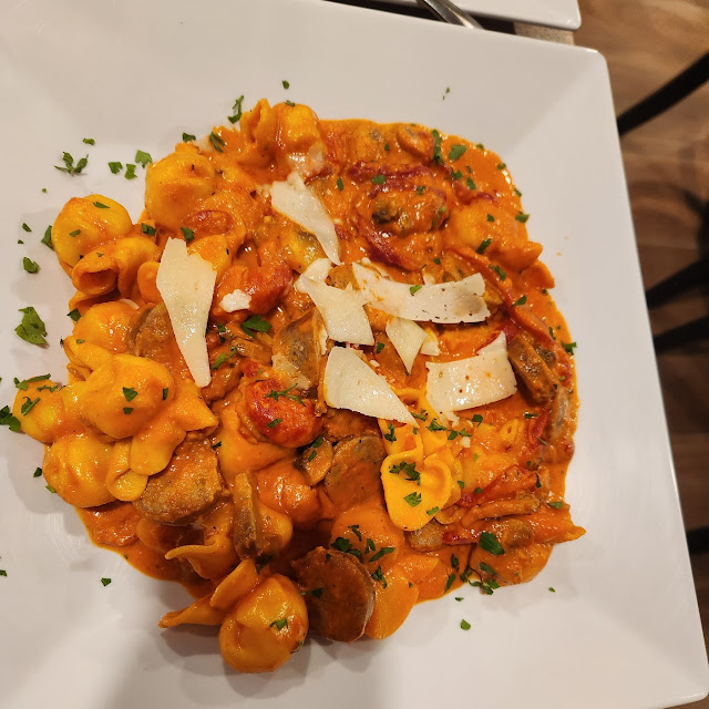 Sachetti in Rosa Sauce with Sausage and Mushrooms