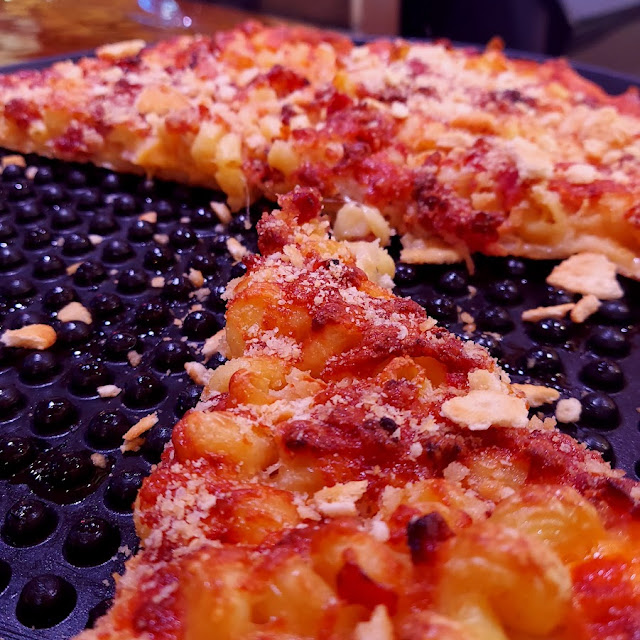 Mac and Cheese Pizza